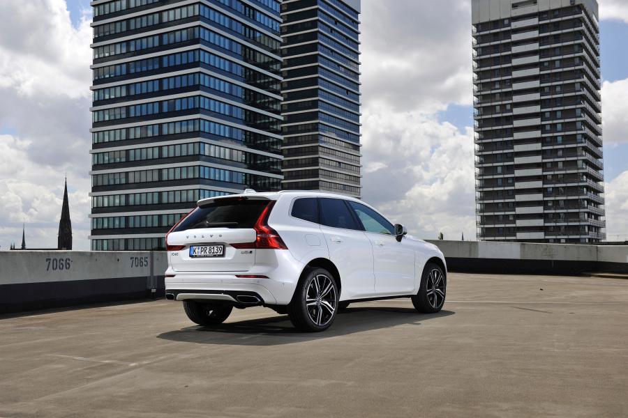  Volvo XC60 D5 R-Design 2017 года  (WW) (фото 10 из 26)